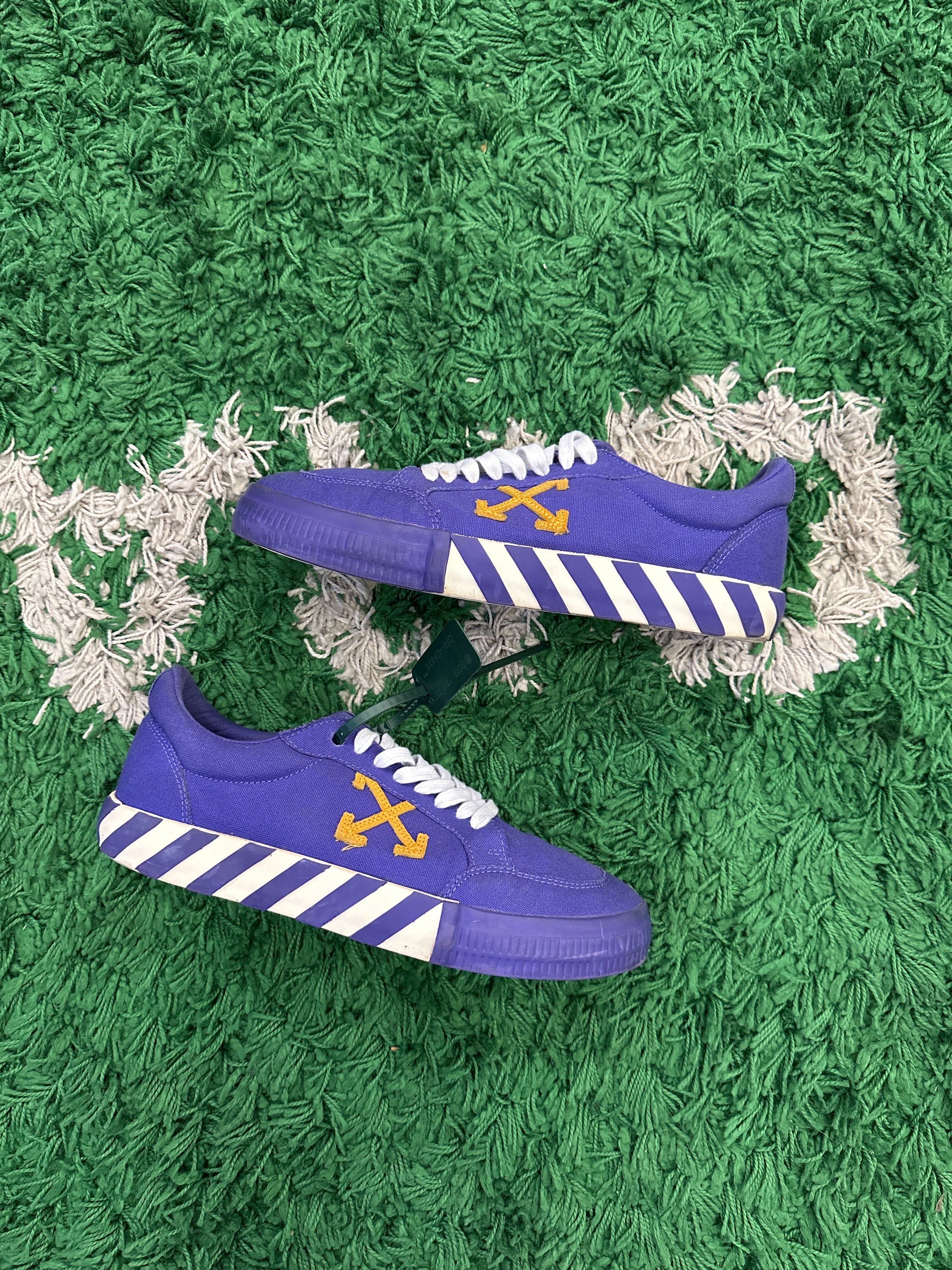 Off-white vulcanized skate low