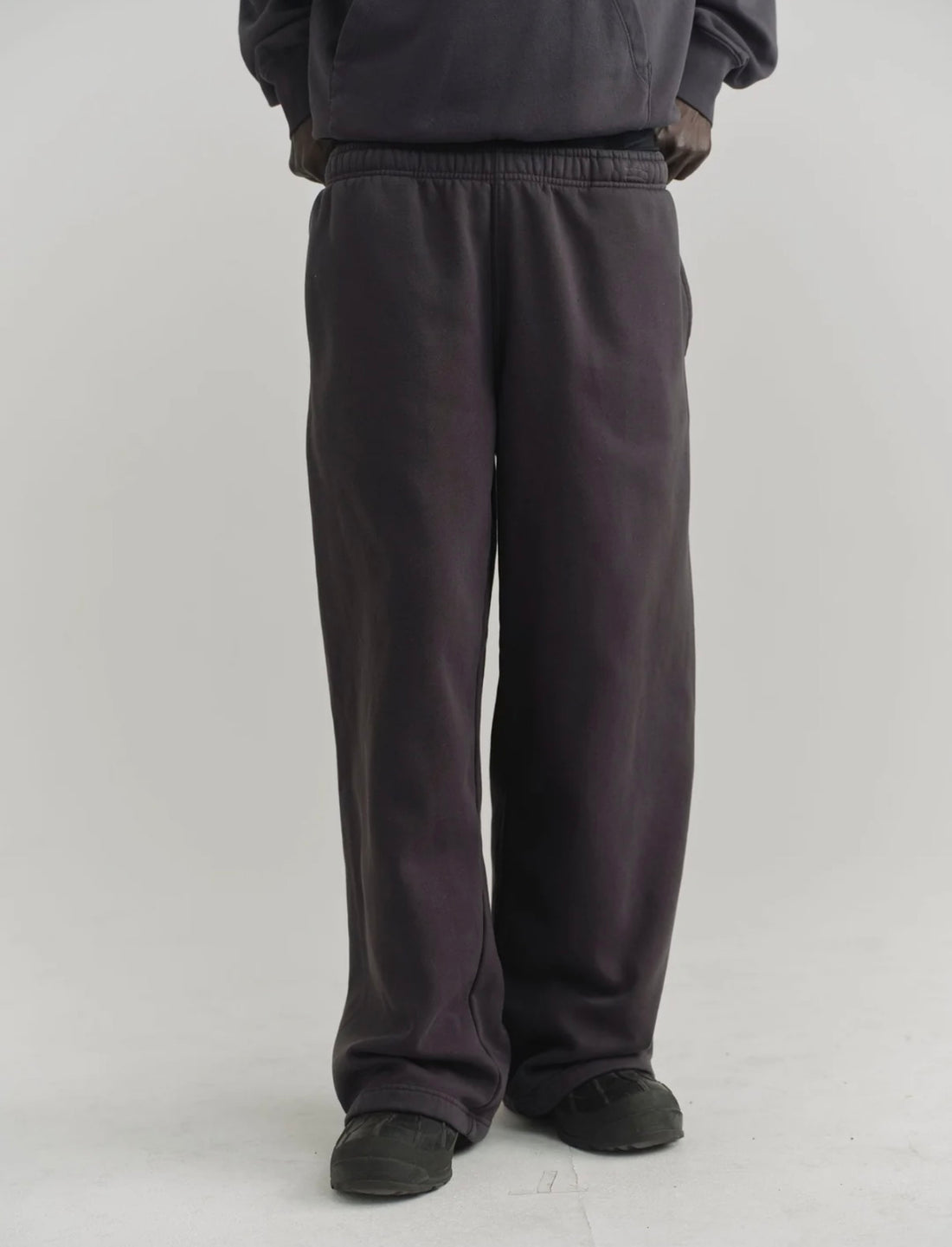 Blank Sweatpants Open Bottom Bristol Black