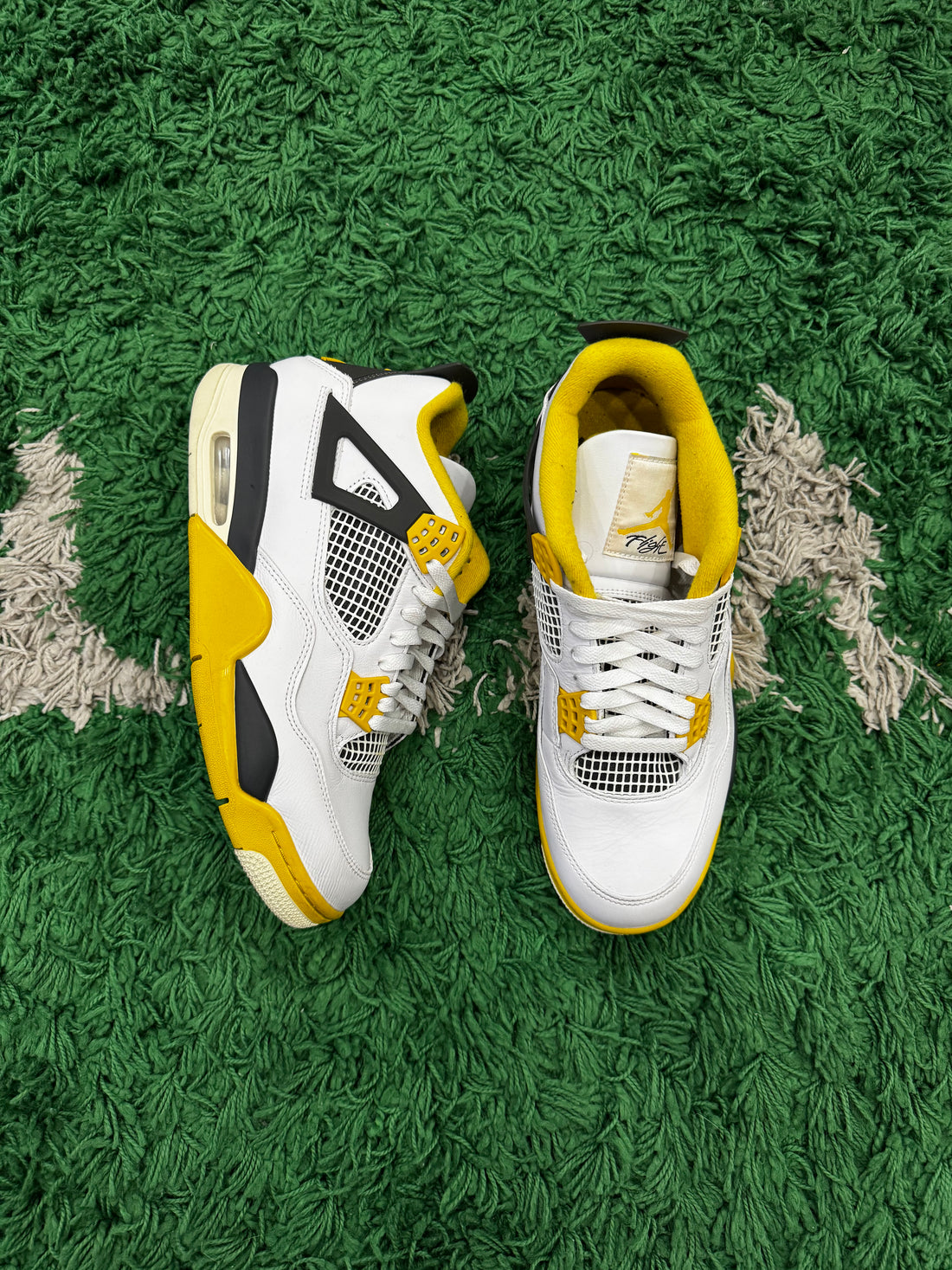 Jordan 4 Vivid Sulfur (VNDS)