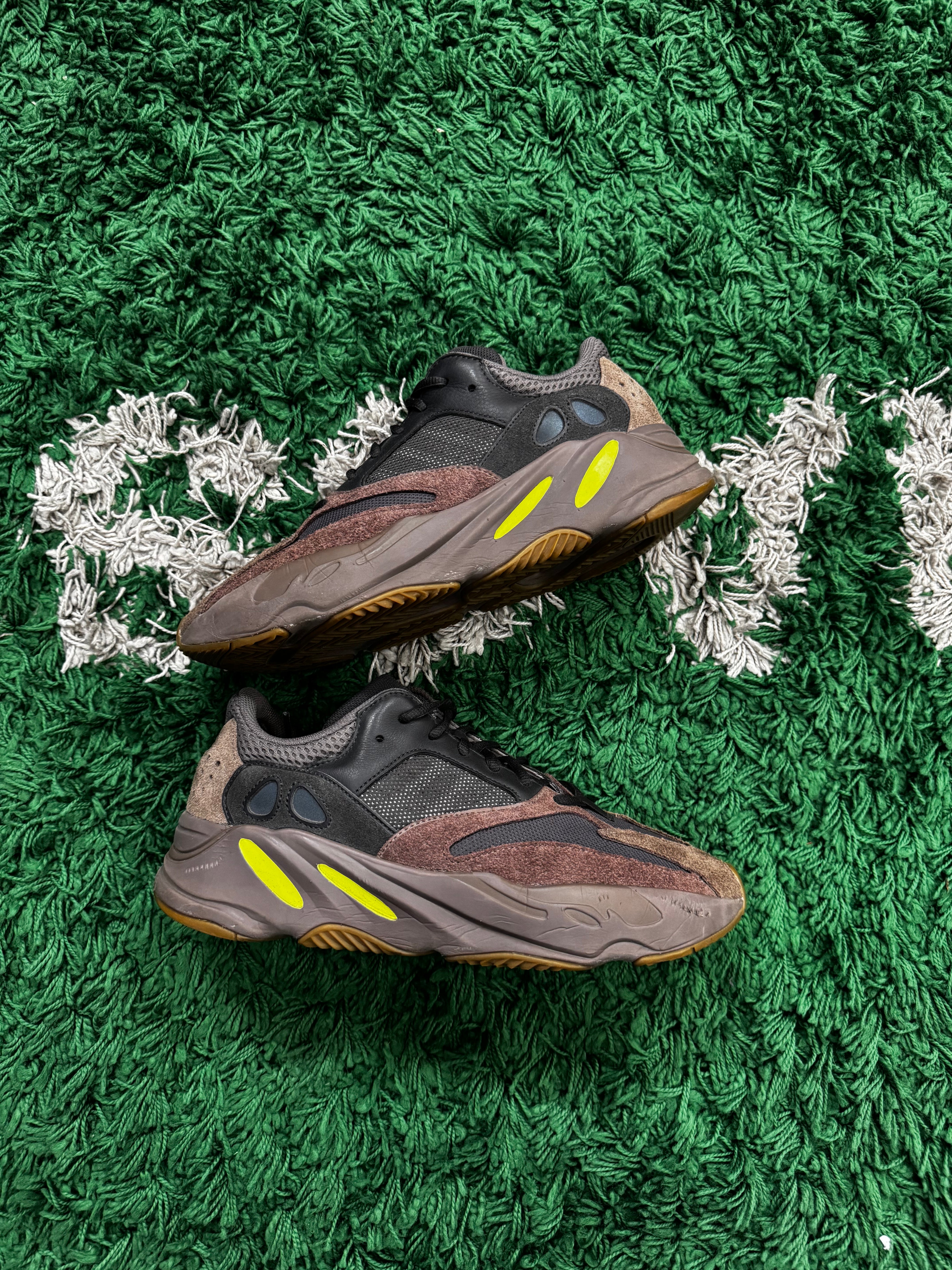 Yeezy 700 Mauve (VNDS)