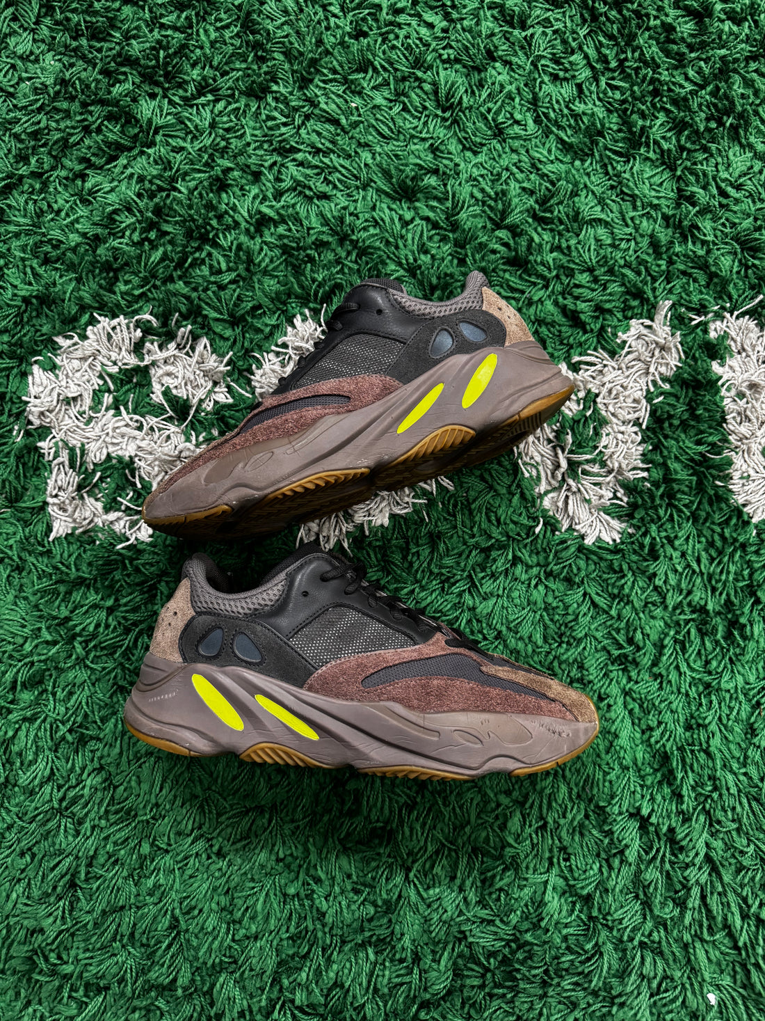Yeezy 700 Mauve (VNDS)