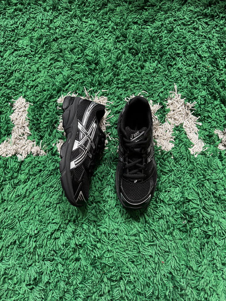 Asics 1130 Black Pure Silver (Tried on)