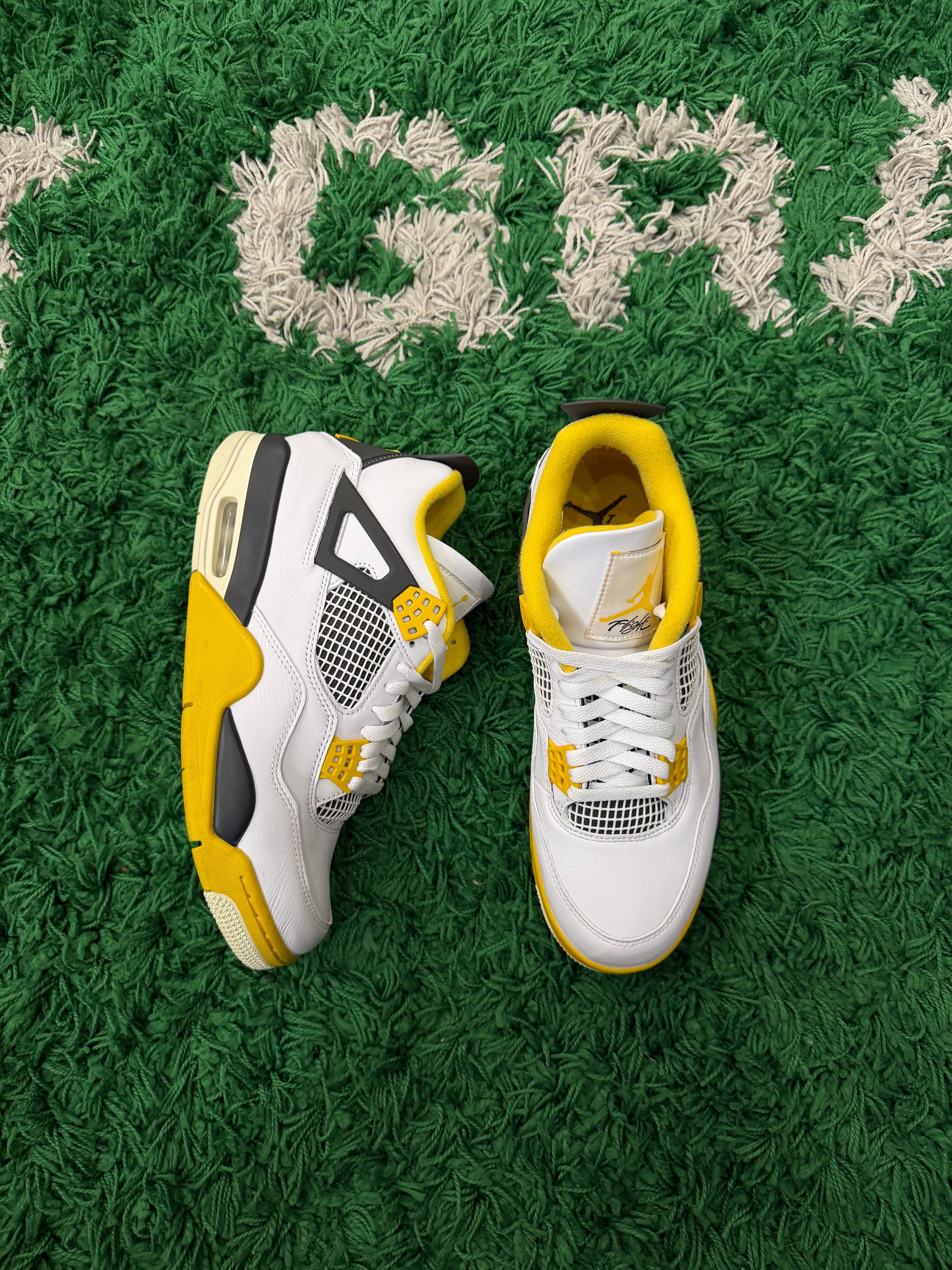 Jordan 4 Vivid Sulfur (VNDS)
