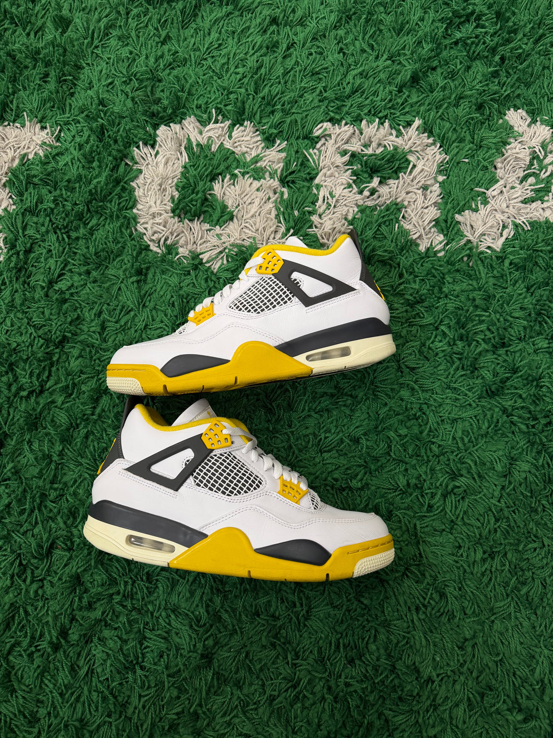 Jordan 4 Vivid Sulfur (VNDS)