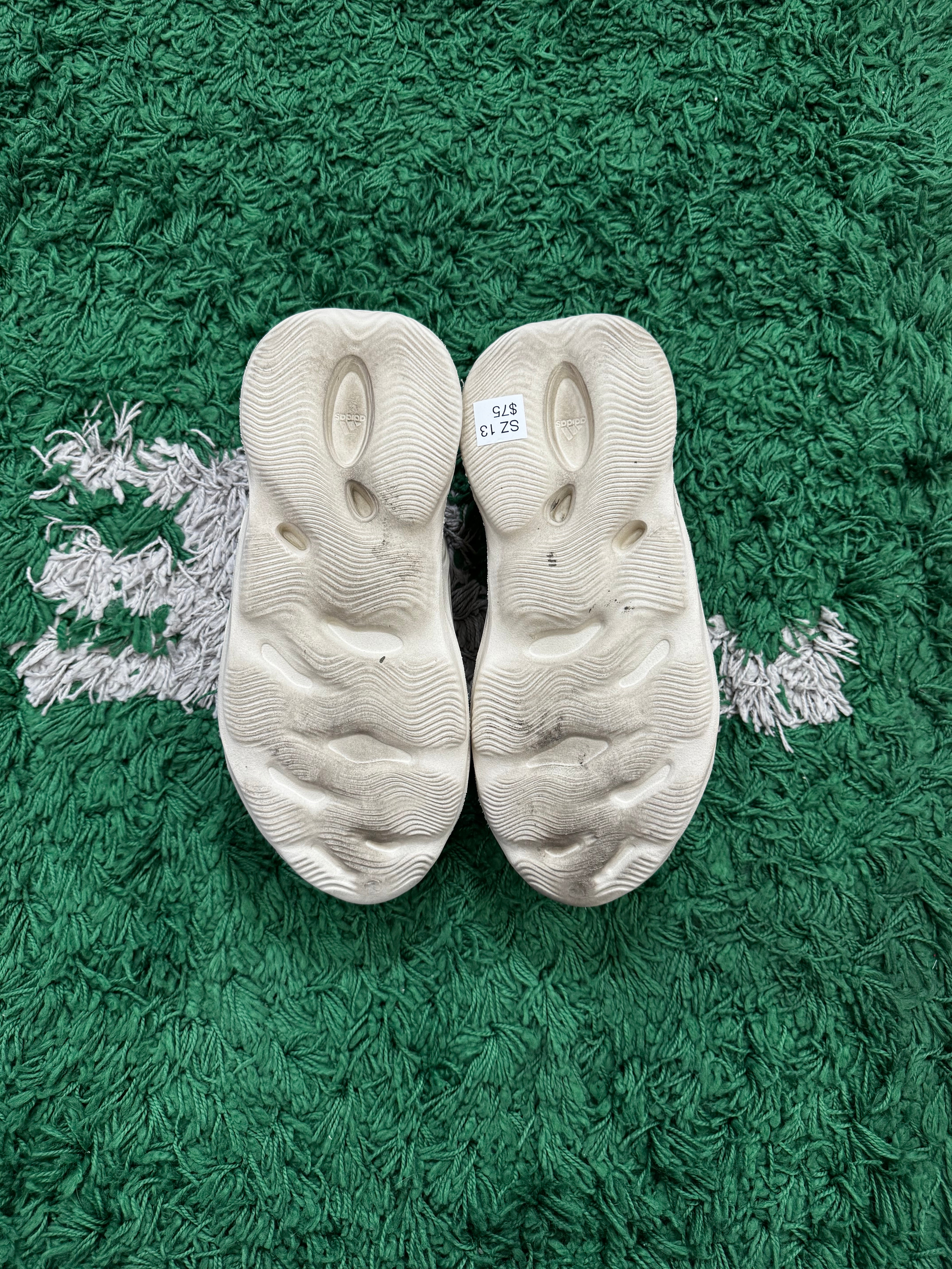 Yeezy Foam RNR Sand (NDS)