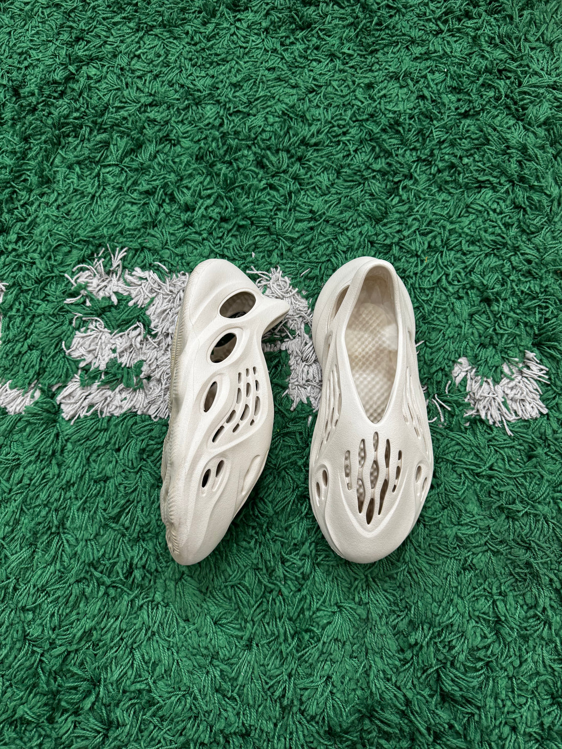Yeezy Foam RNR Sand (VNDS)