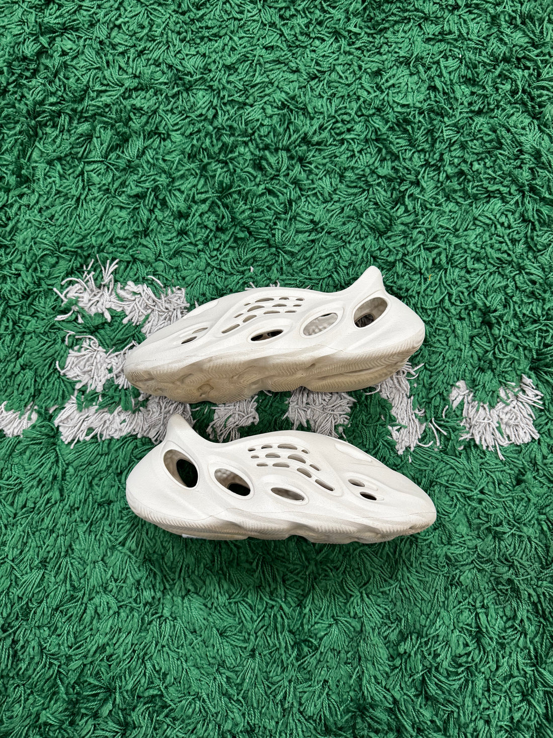 Yeezy Foam RNR Sand (VNDS)