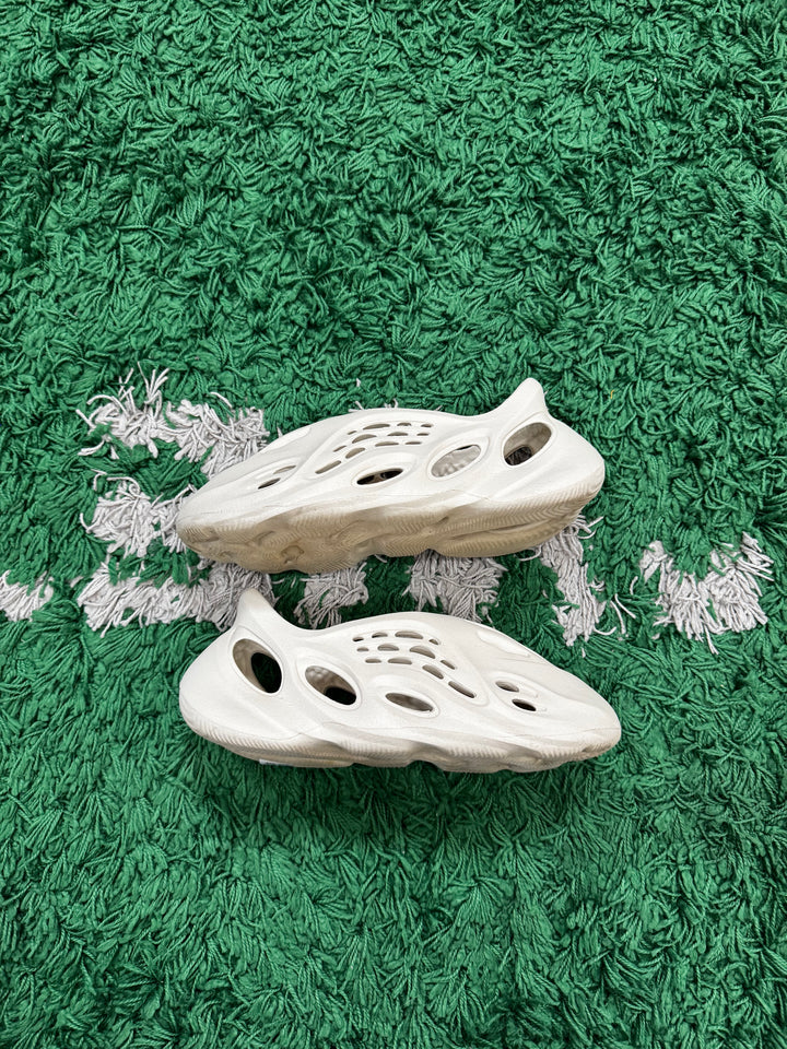 Yeezy Foam RNR Sand (VNDS)