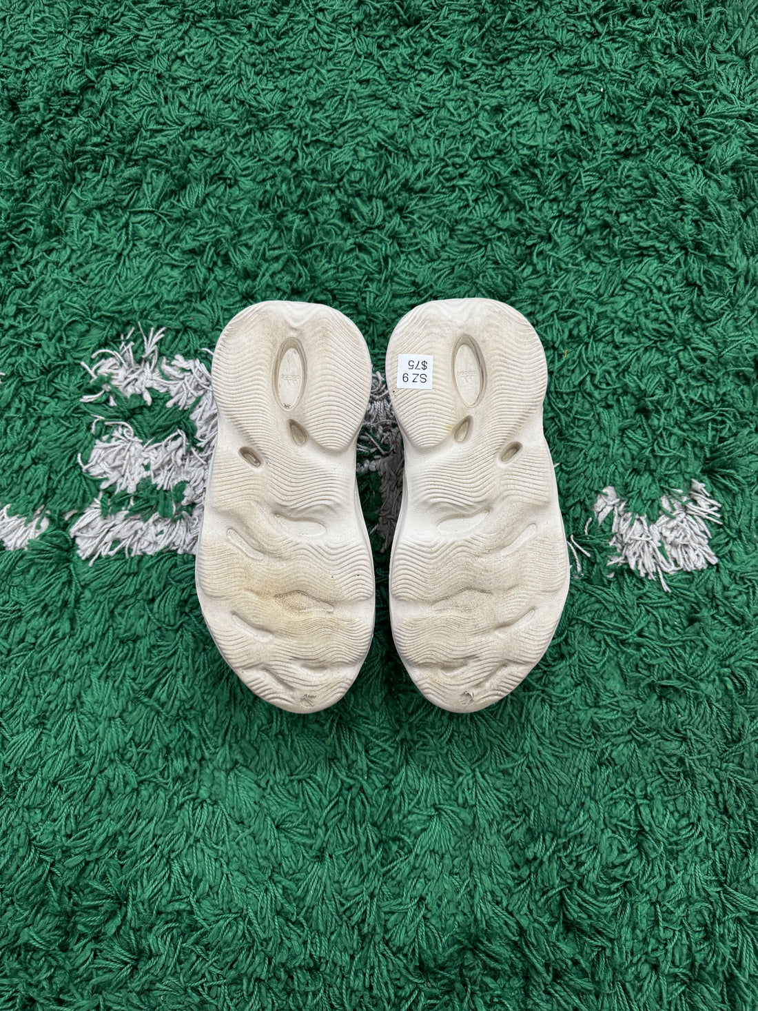 Yeezy Foam RNR Sand (VNDS)