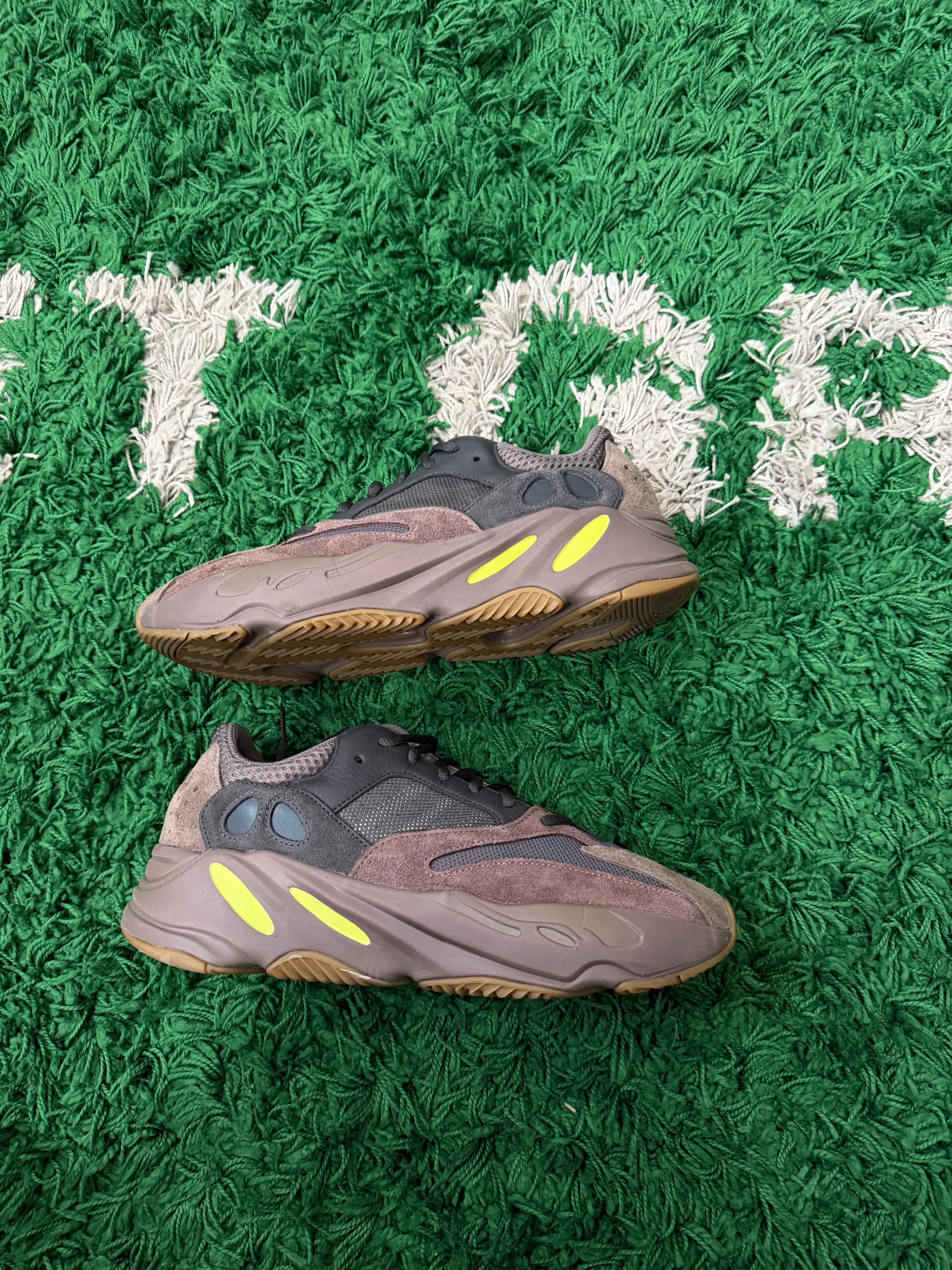 Yeezy 700 Mauve (VNDS)