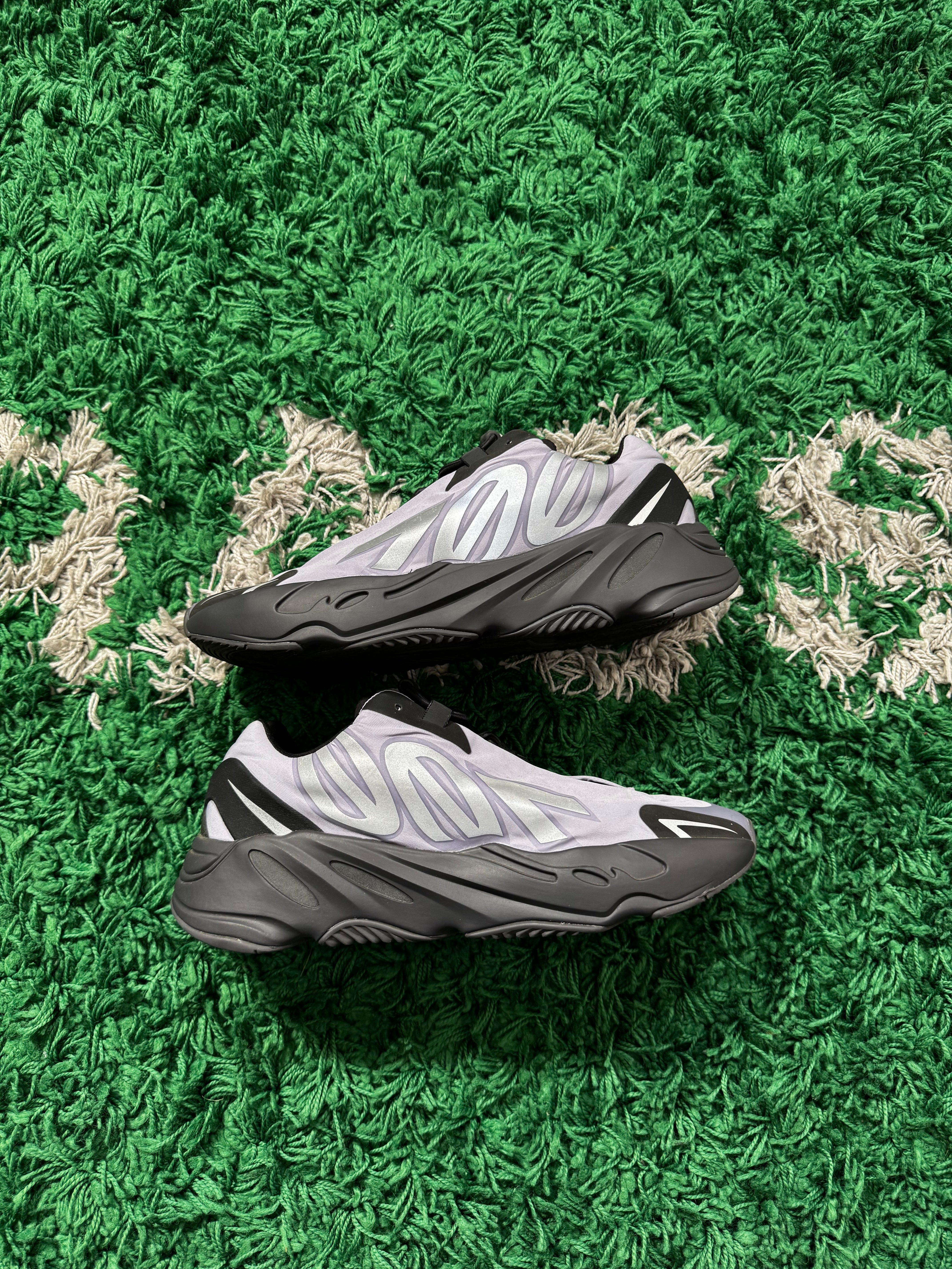 Yeezy 700 MNVN Geode (VNDS)