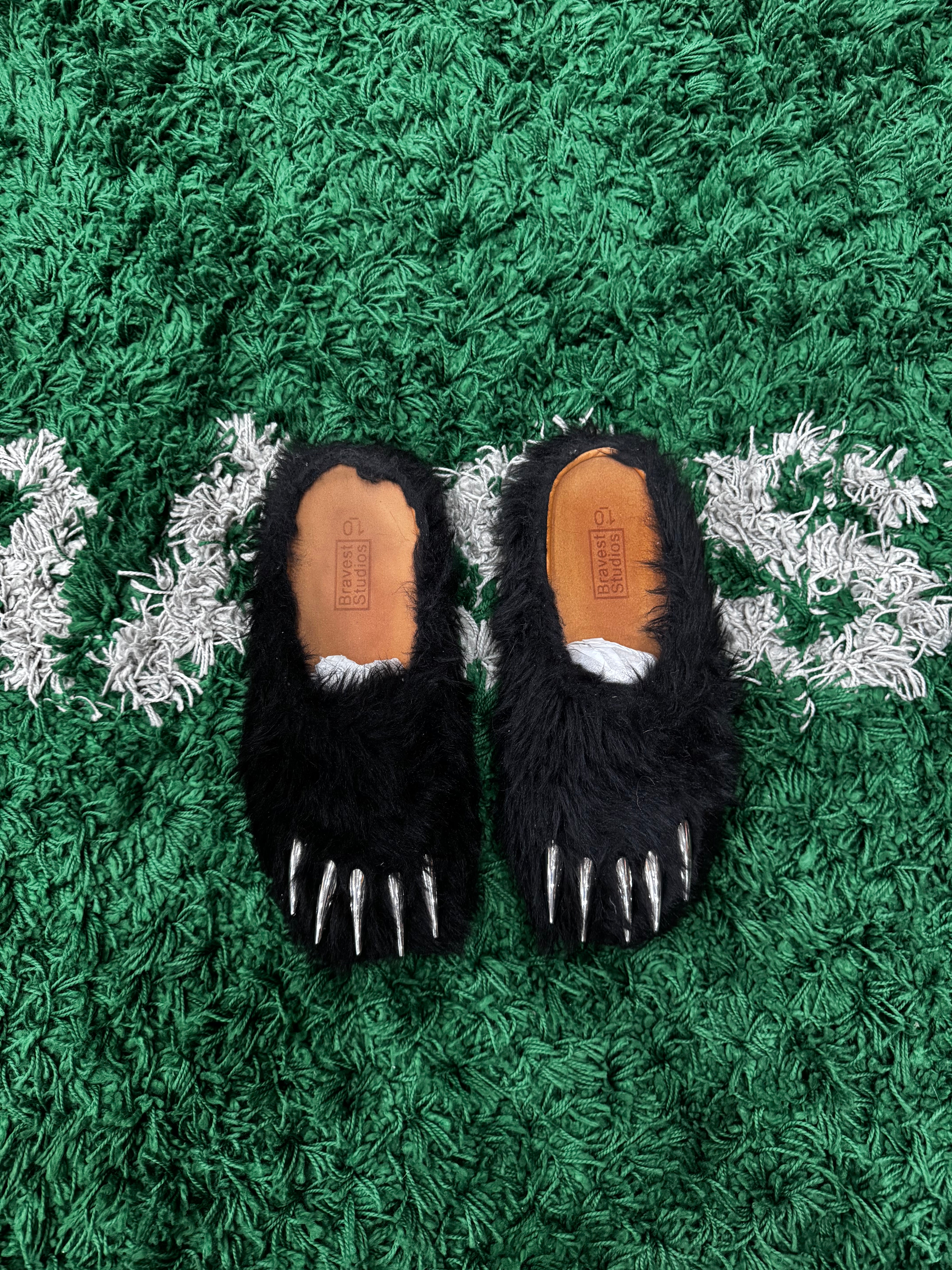 Bravest Studios Bear Claw Mule Black (VNDS)
