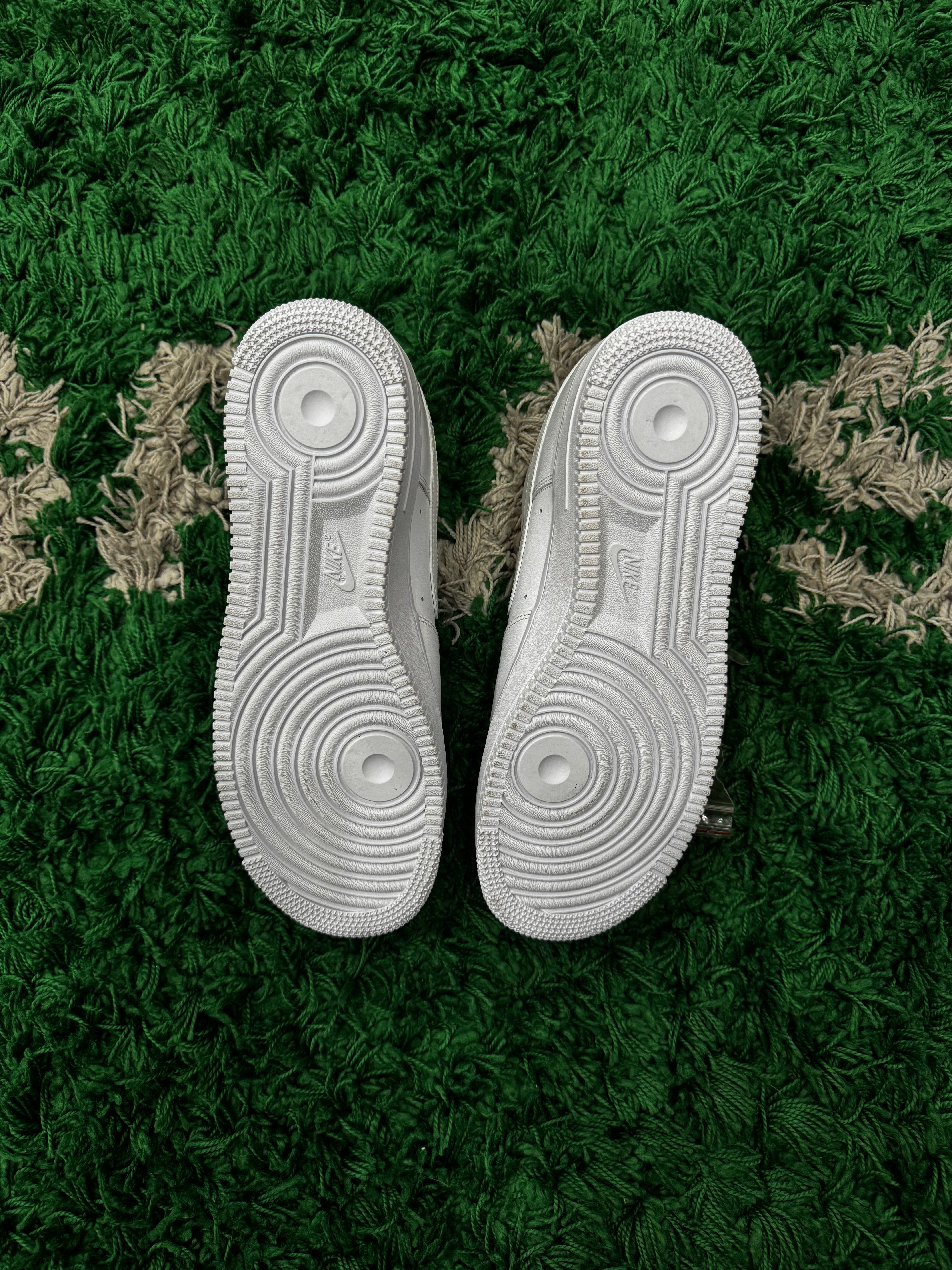 Nike Air Force 1 Low Supreme White (Worn once)