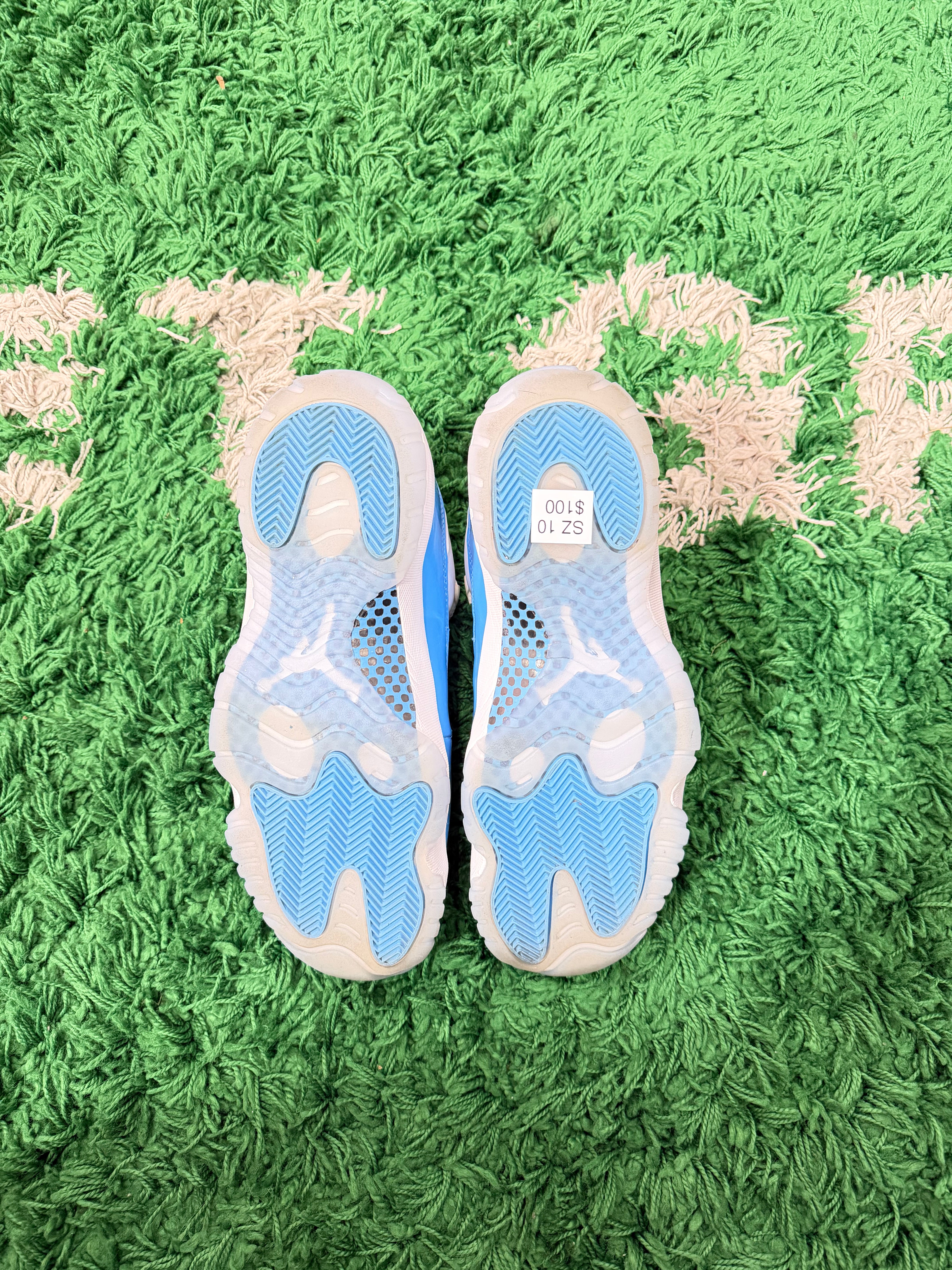 Jordan 11 Low University Blue (VNDS)
