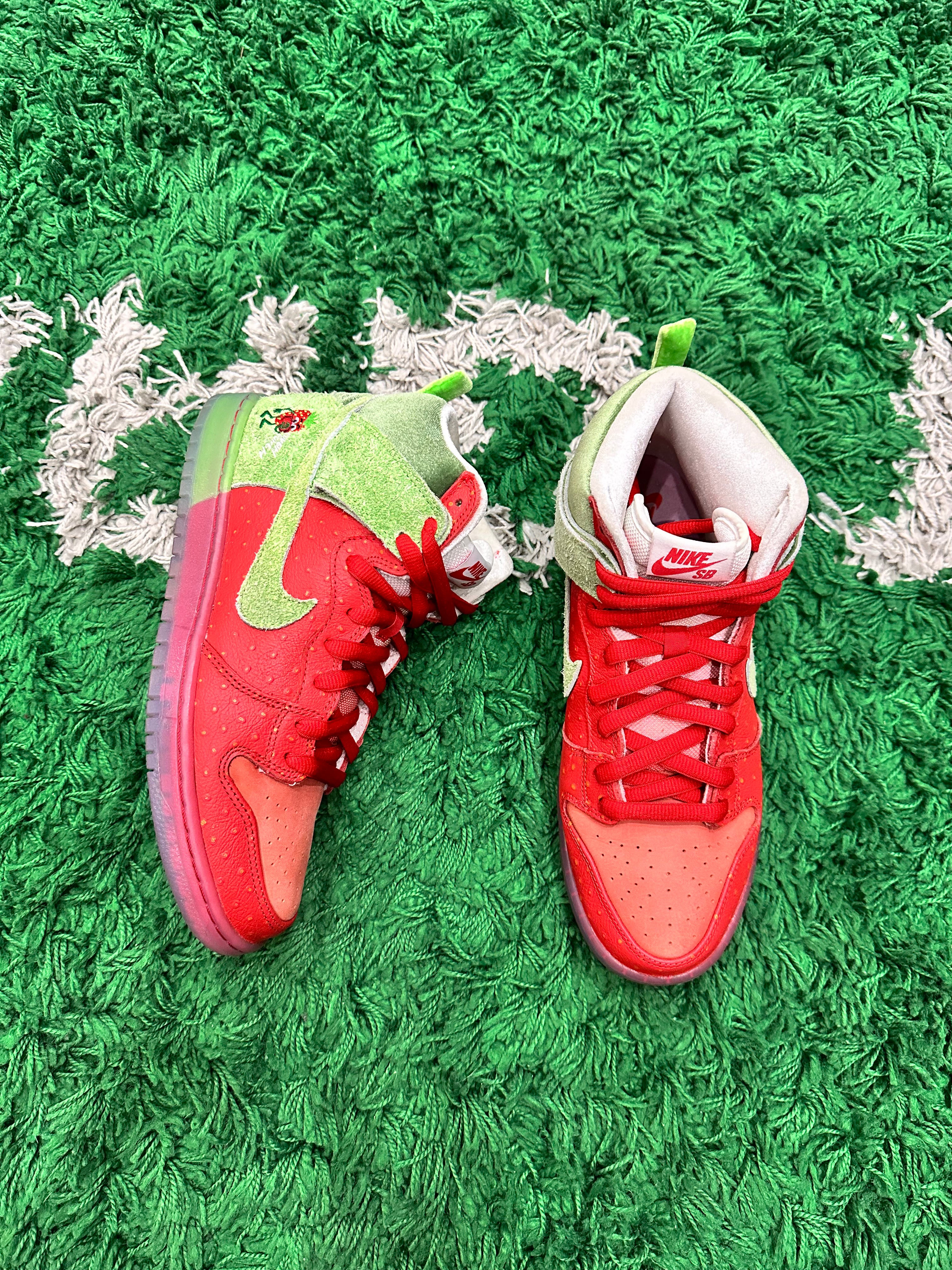 Nike SB Dunk High Strawberry Cough (Worn once)