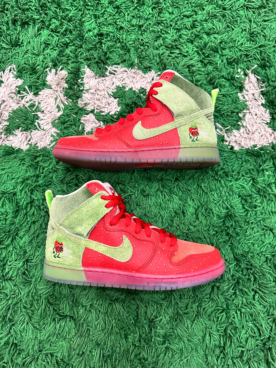 Nike SB Dunk High Strawberry Cough (Worn once)