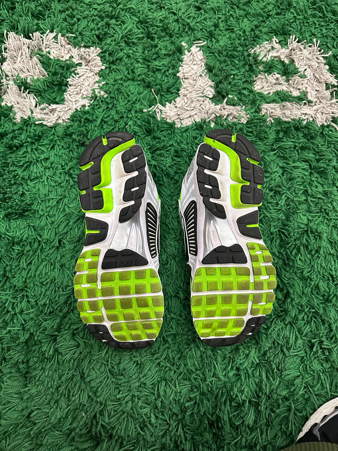 Nike Vomero 5 Electric Green (VNDS)