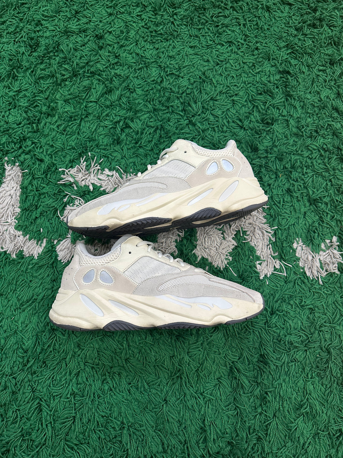 Yeezy 700 Analog (NDS)