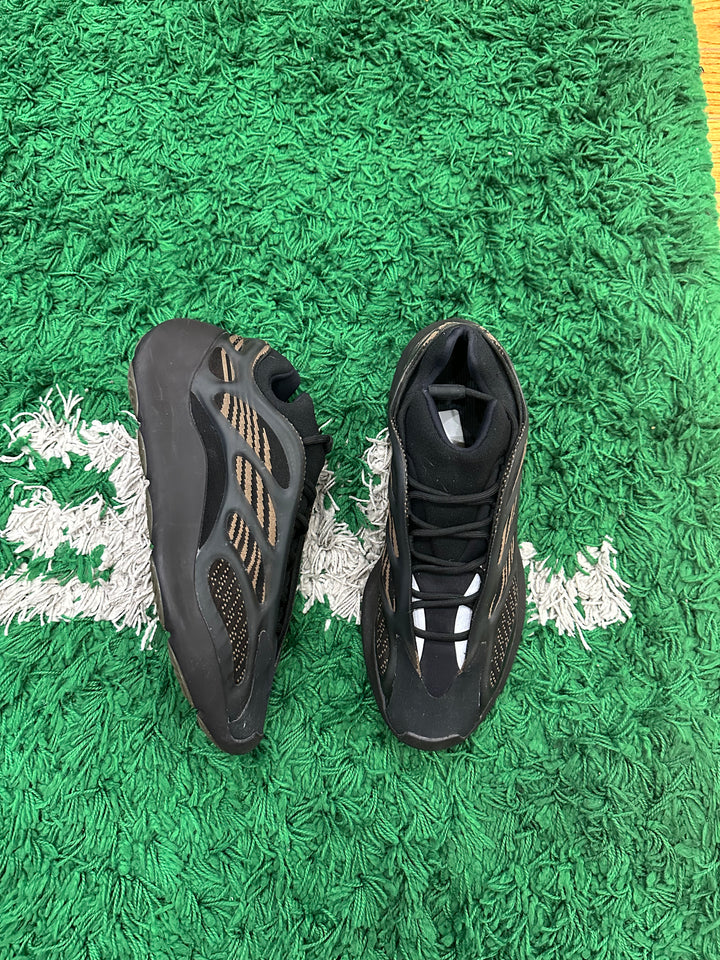 Yeezy 700 V3 Clay Brown (VNDS)