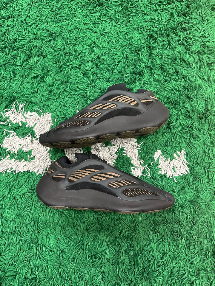 Yeezy 700 V3 Clay Brown (VNDS)