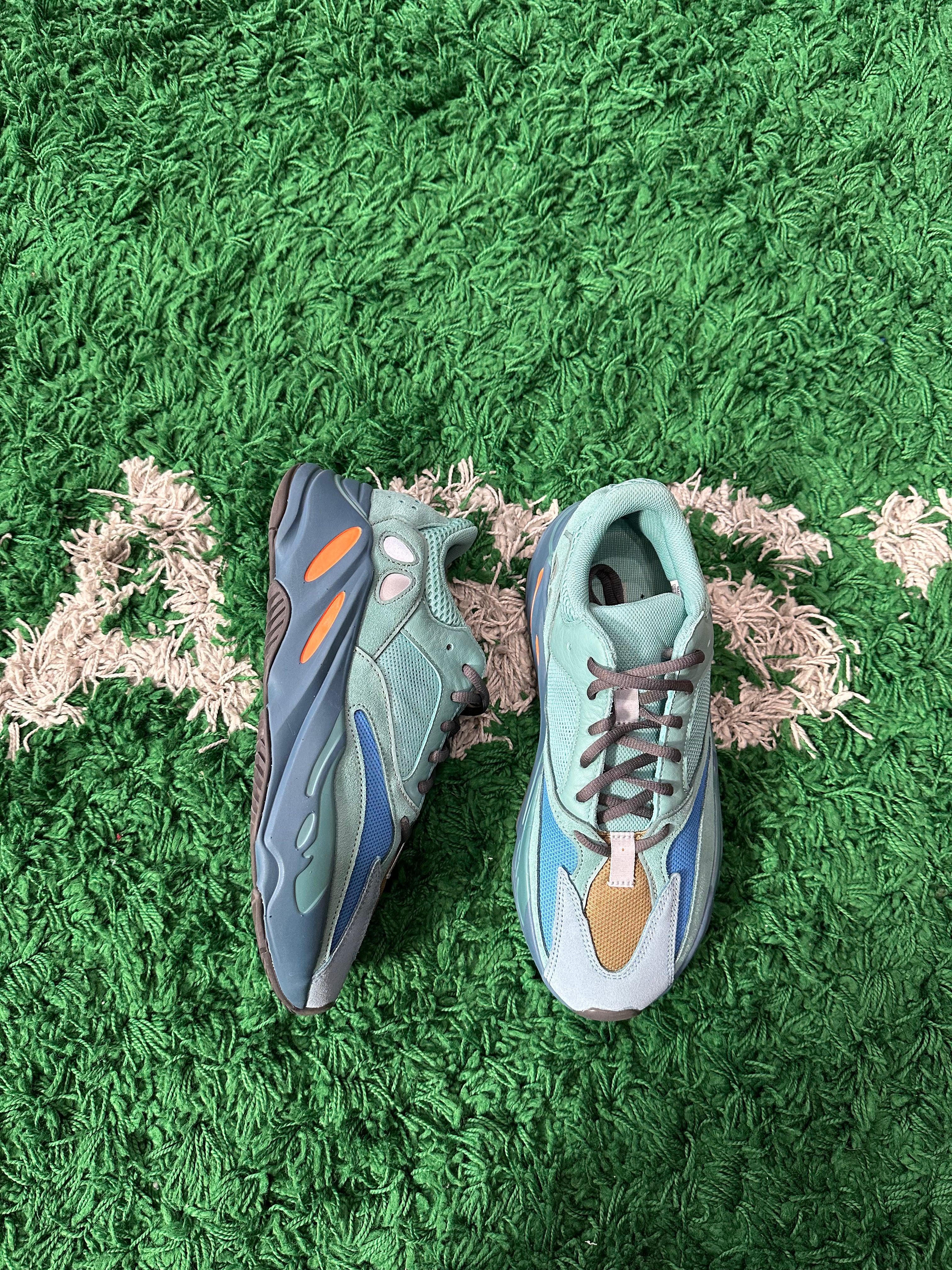 Yeezy 700 Faded Azure (VNDS)