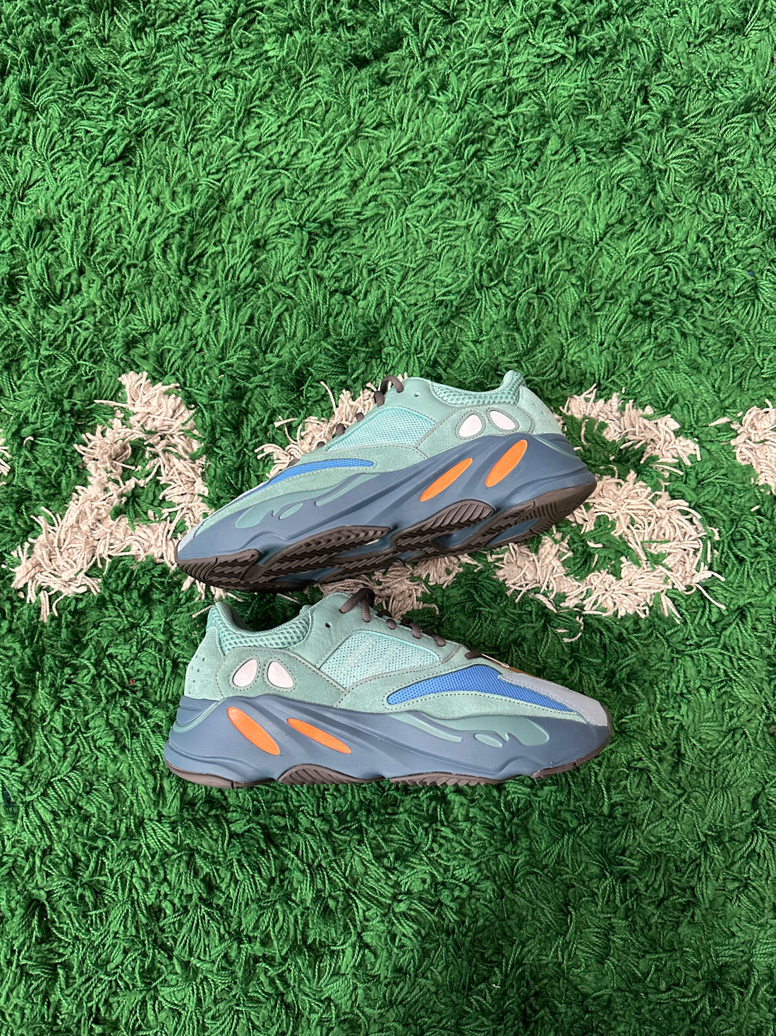 Yeezy 700 Faded Azure (VNDS)