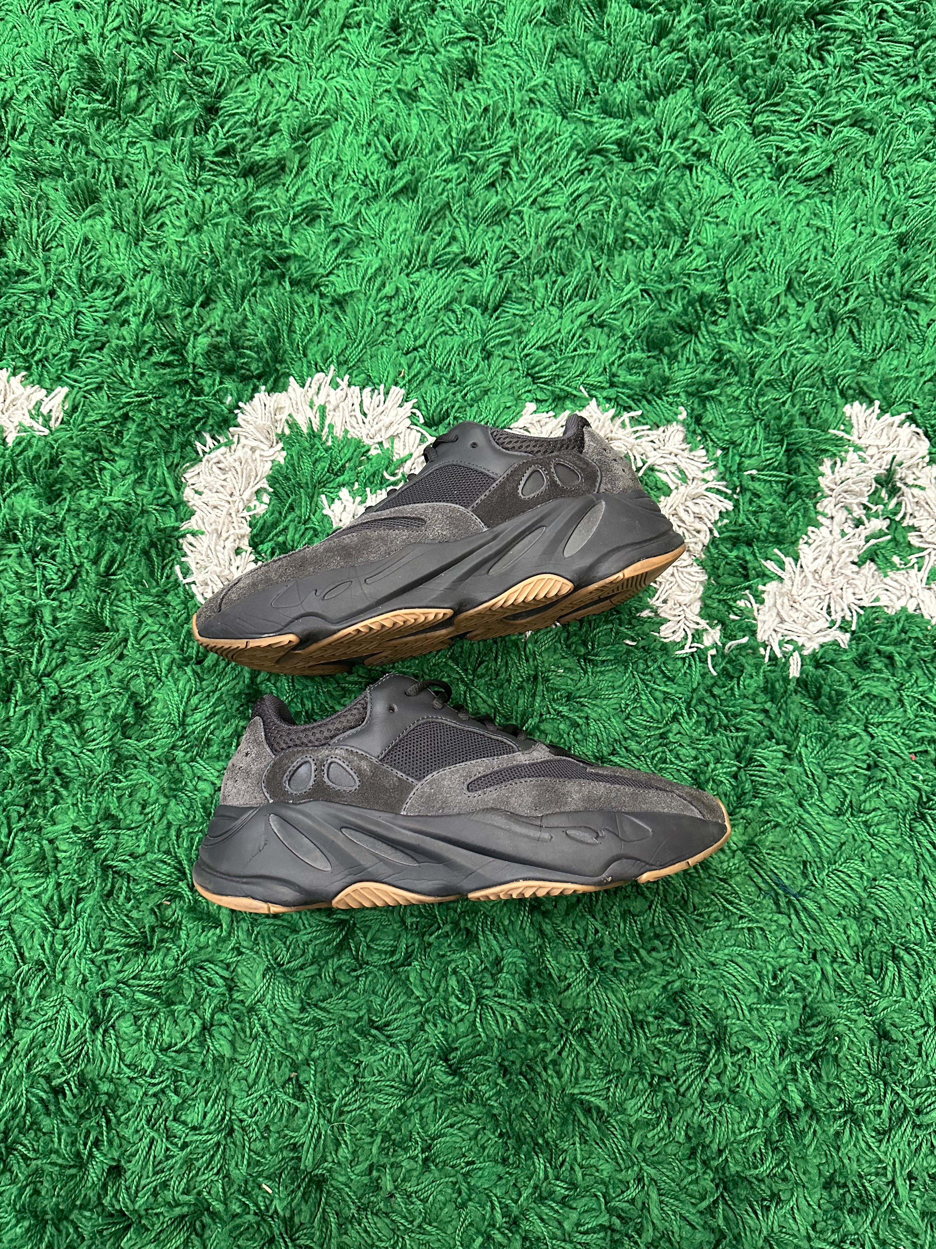 Yeezy 700 Utility Black (VNDS)