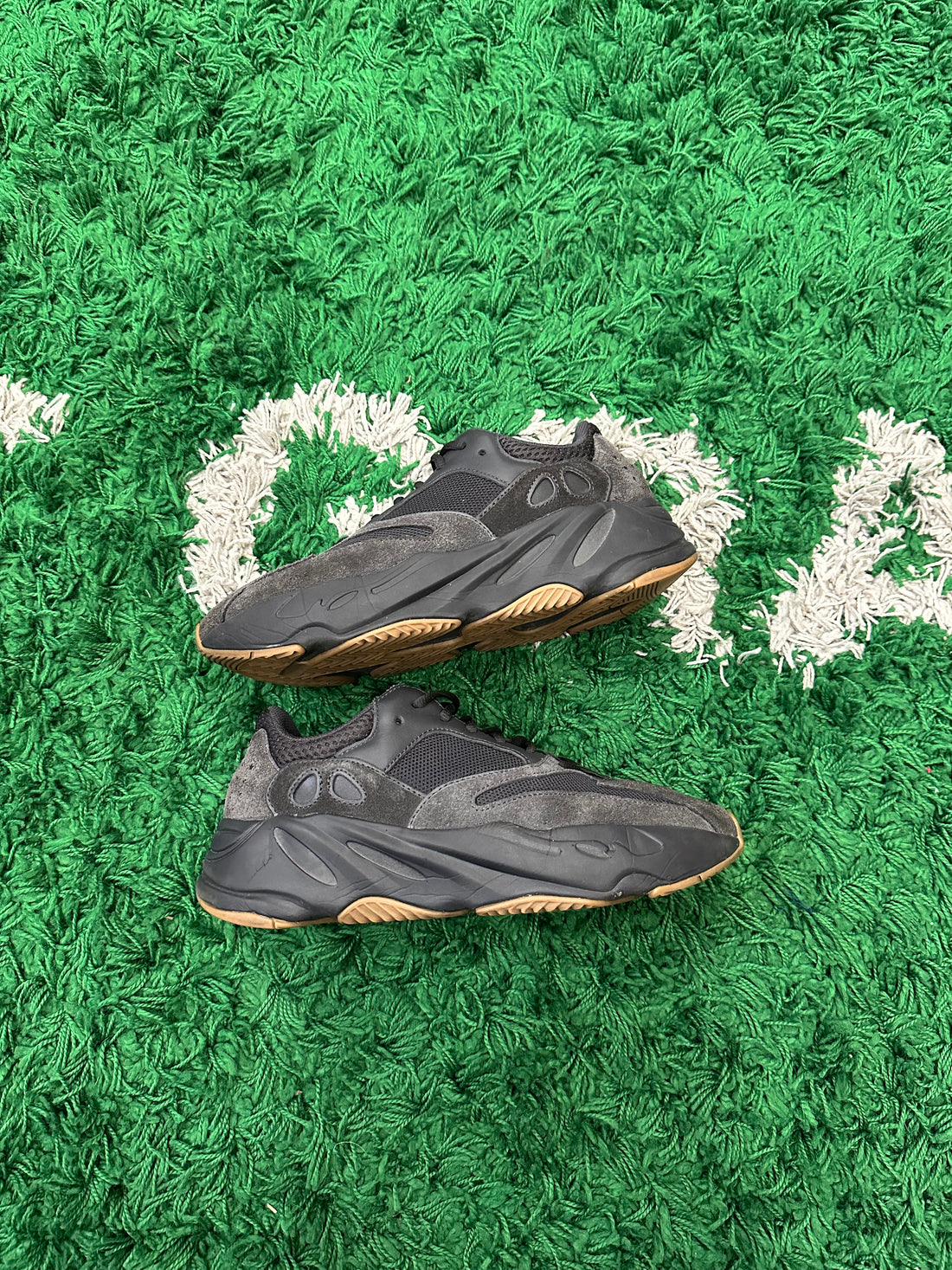 Yeezy 700 Utility Black (VNDS)
