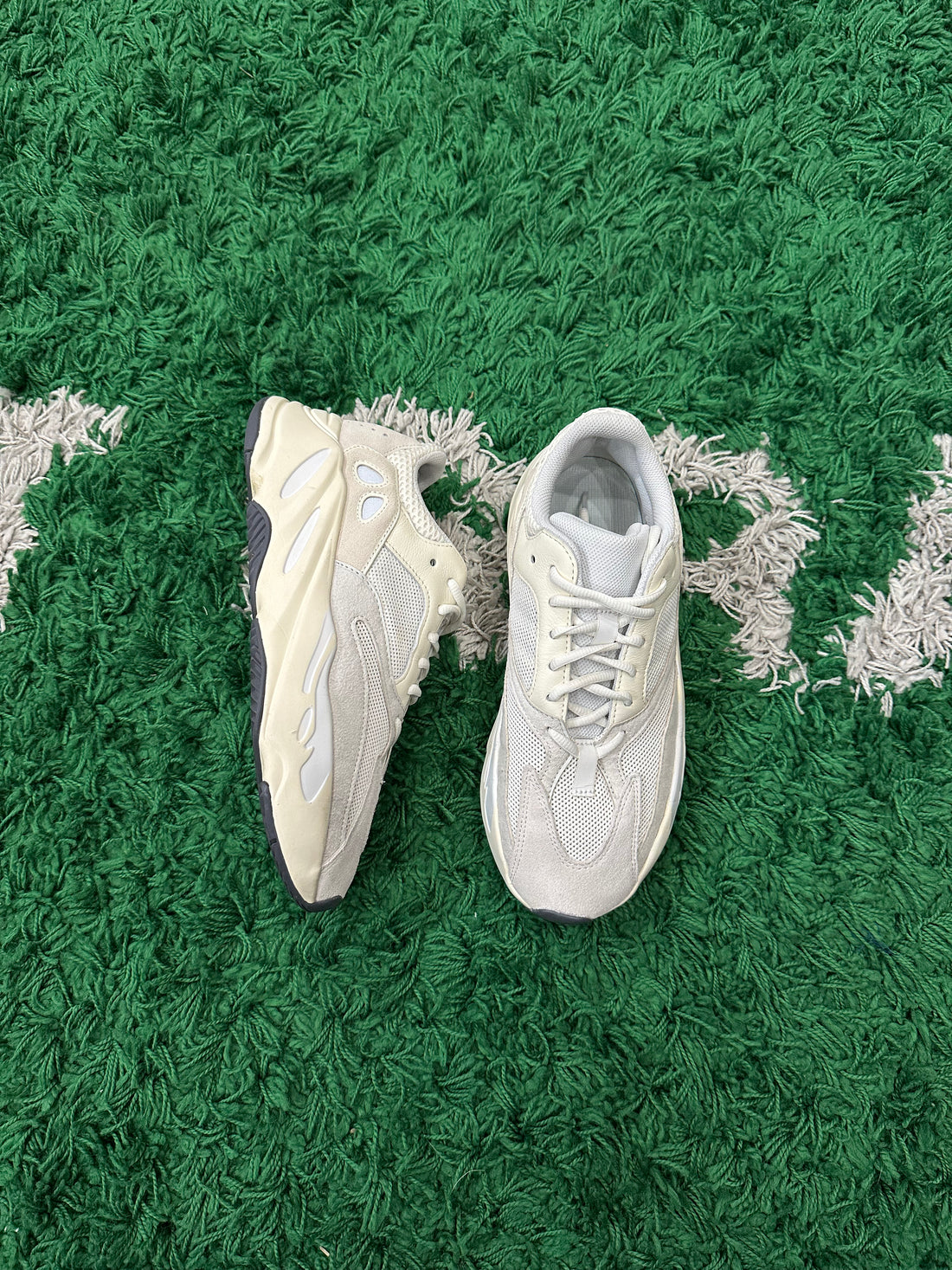 Yeezy 700 Analog (VNDS)