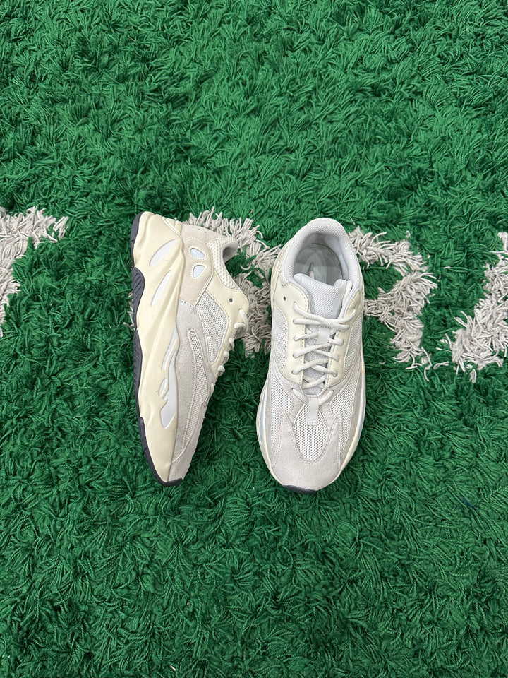 Yeezy 700 Analog (VNDS)