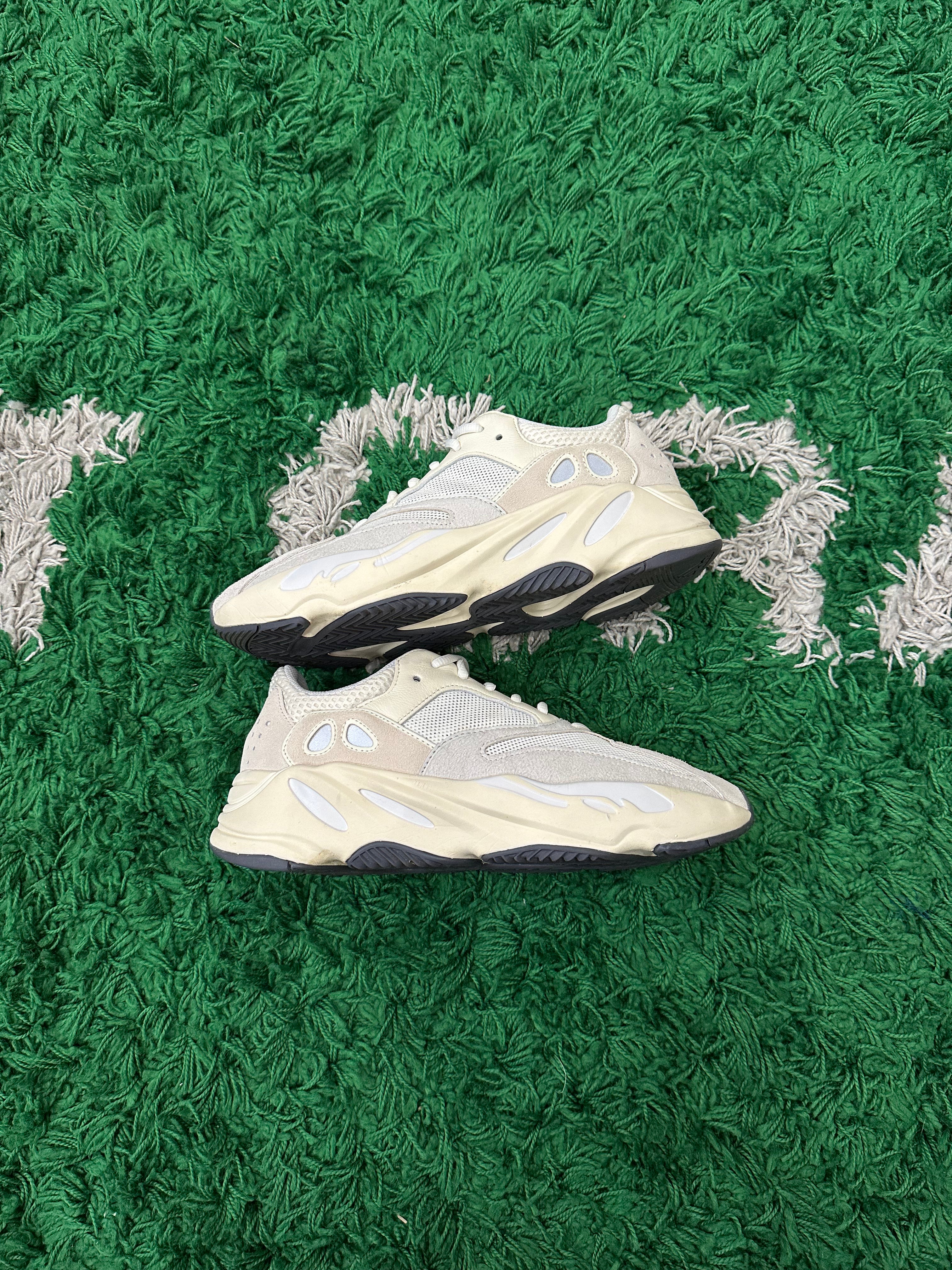 Yeezy 700 Analog (VNDS)