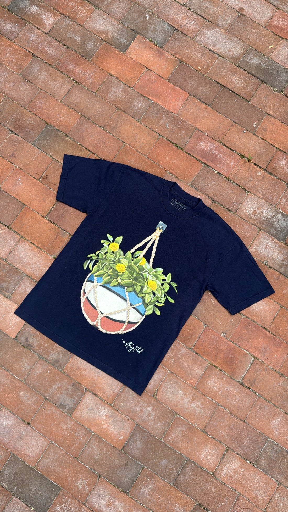 A Story Told Flower Tee Navy