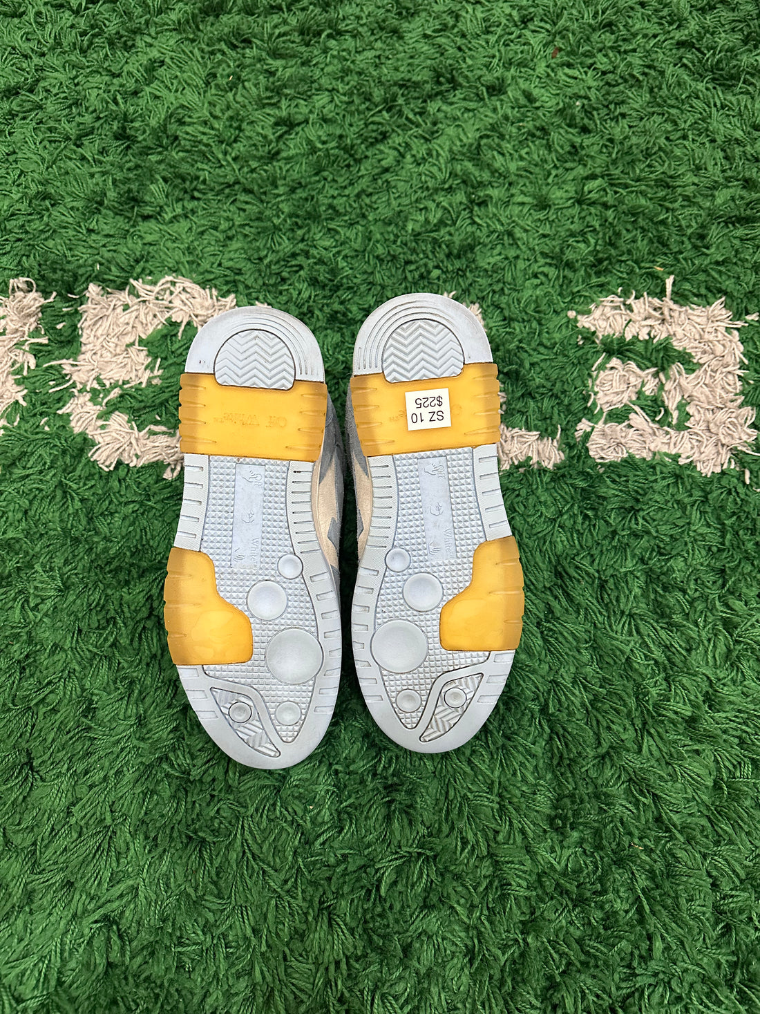 Off White Out Of Office (VNDS)