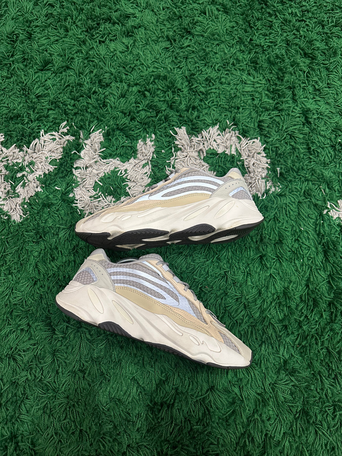 Yeezy 700 Cream (VNDS)